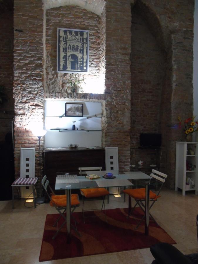 Loft in pieno centro storico da Michelle Appartamento Ferrara Esterno foto